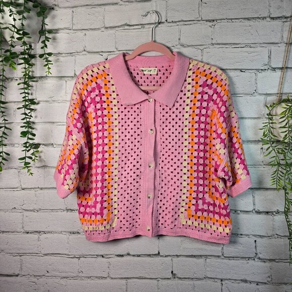 NEW IN WOMENS CROCKETED BUTTON UP TOP CROPPED PINK SIZE SMALL OVERSIZED - Picture 1 of 7